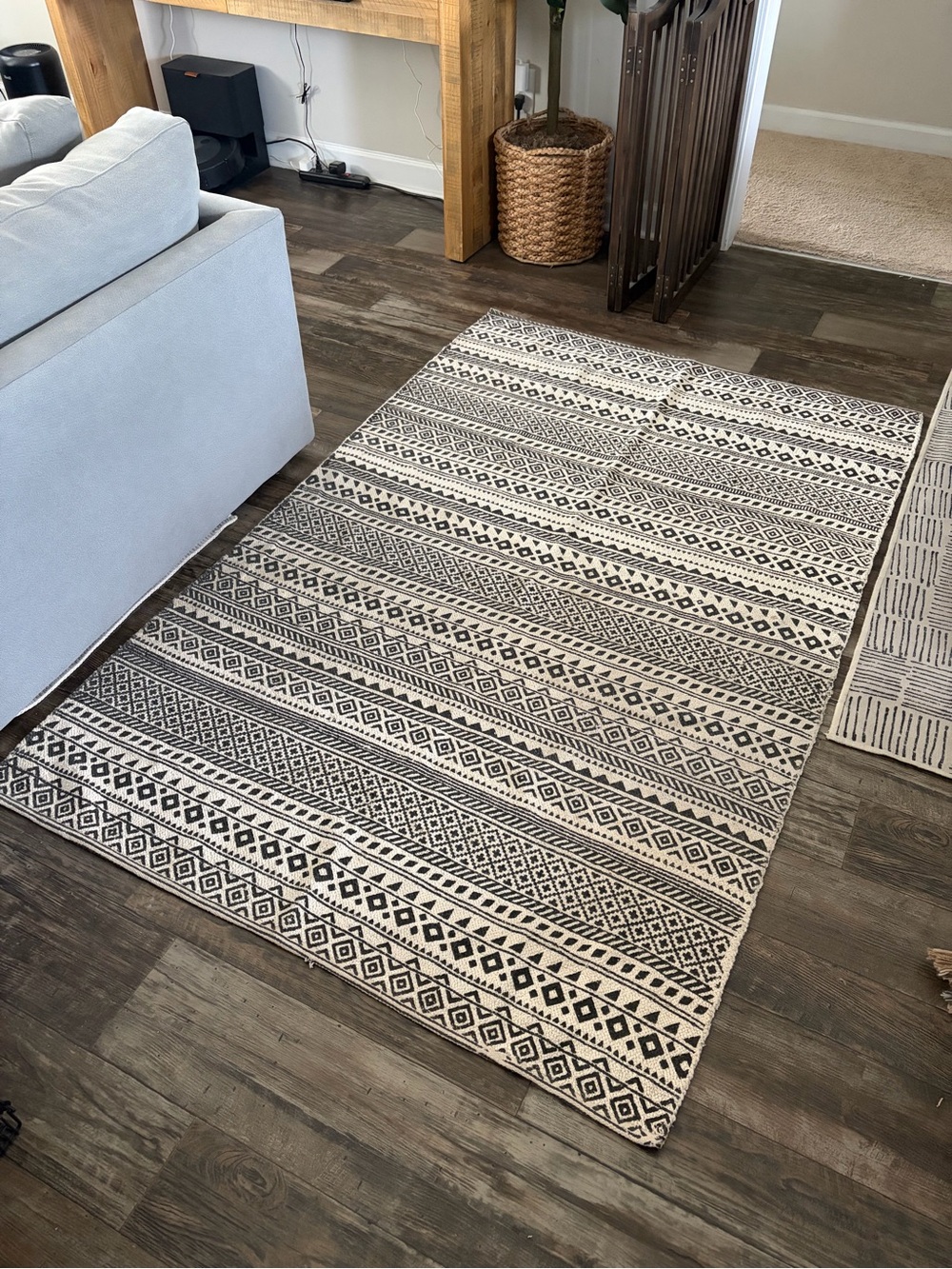 Neutral Tribal Pattern Area Rug - Black and Cream